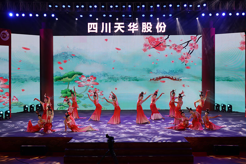 08 舞蹈：宏图锦鲤.jpg